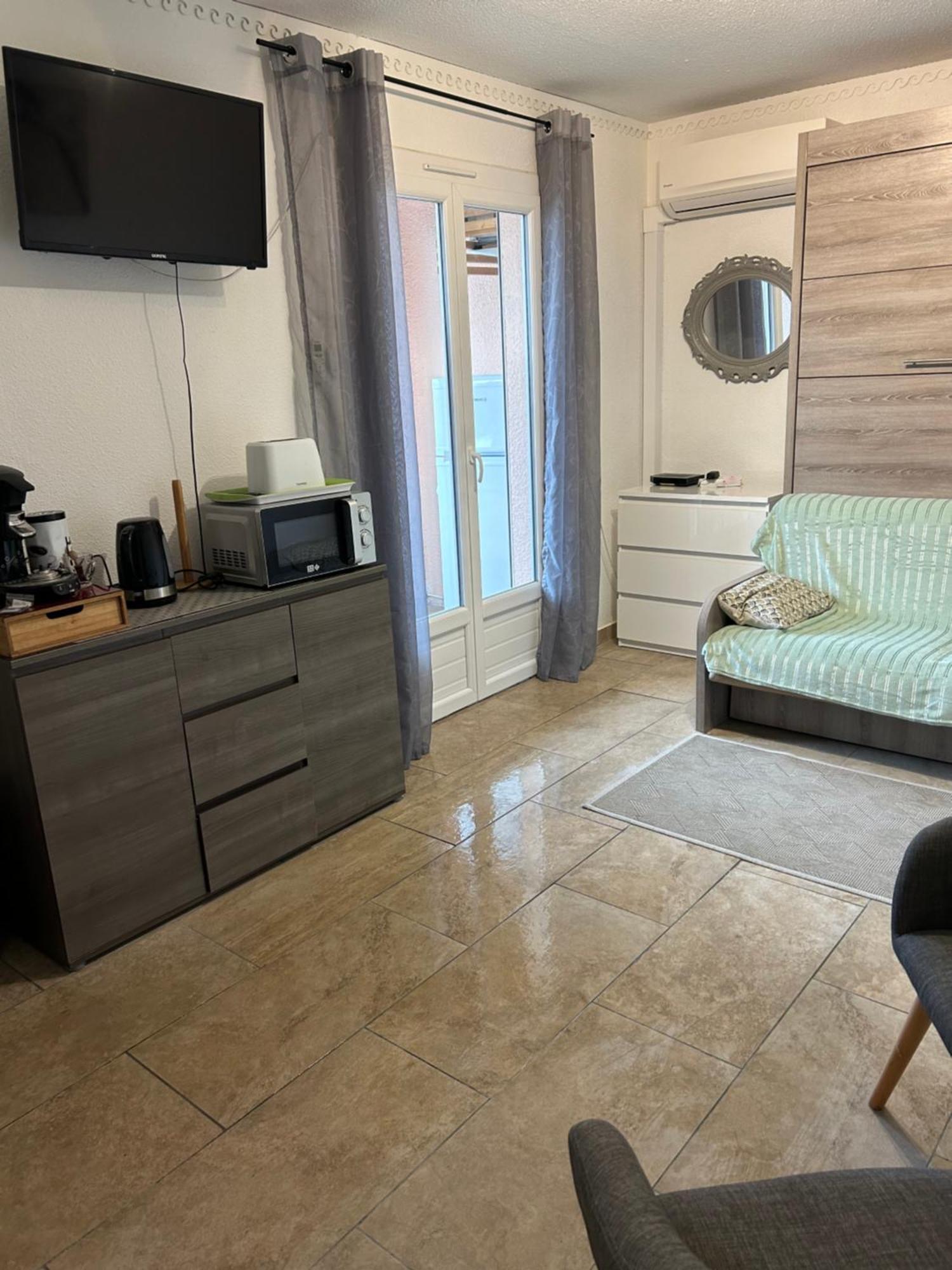 studio climatisé proche port et plages La Londe-les-Maures Esterno foto